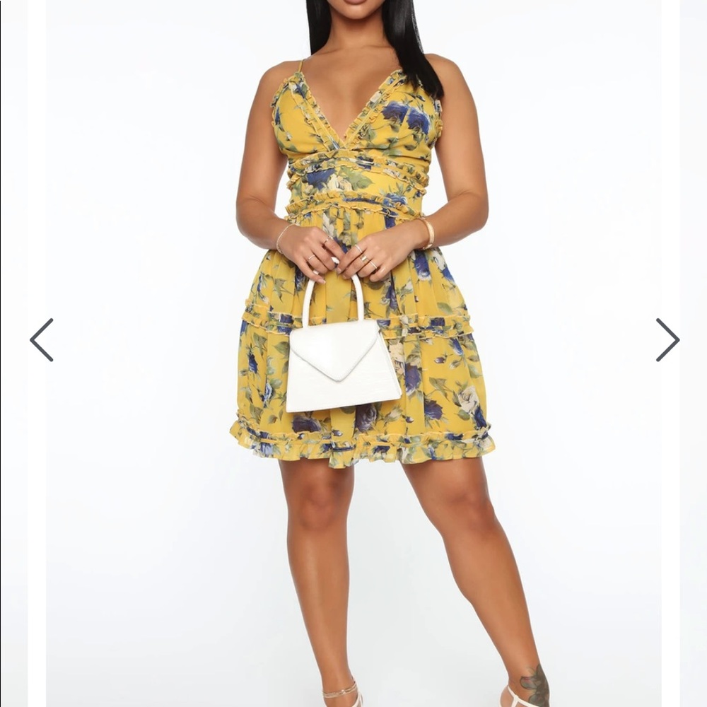 Strapped floral sun dress ☀️